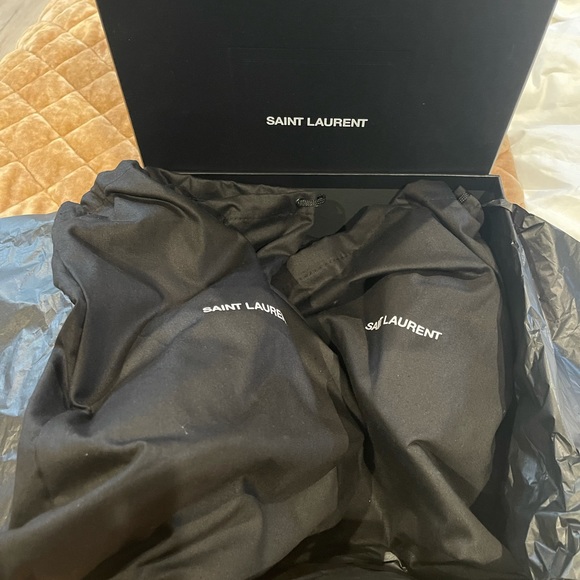 Authentic YSL pantent leather heels size 39 new in box - Picture 9 of 10